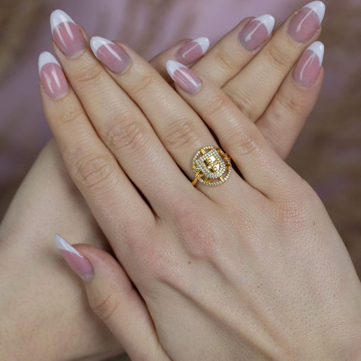 Portugal Wappen Ring Damen getragen am Model