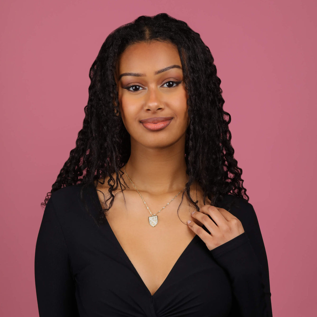 Bosnien Adler Kette Tragebild Damen Gold