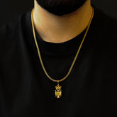 Serbien Adler Wappen Kette Herren getragen am Model